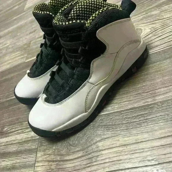 Jordan retro 10s size 5y in great condition - Picture 2 of 4